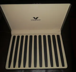 Scatola per penne nera