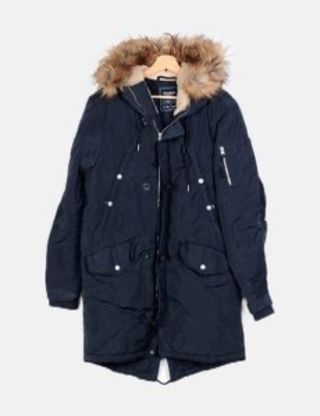 Parka Pull&Bear Negra con Capucha y Forro