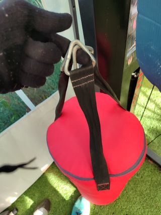 Saco de boxeo rojo para entrenamiento