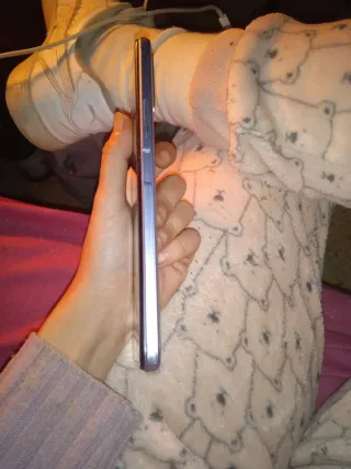 Vivo cellulare grigio