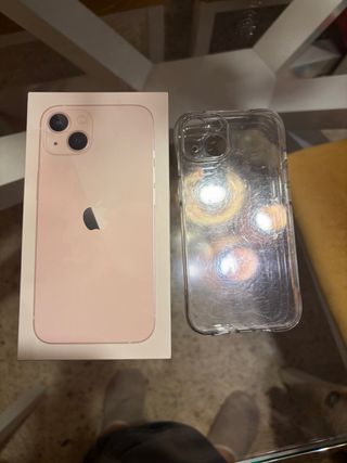 iPhone 13 128GB con funda transparente