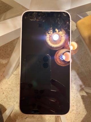 iPhone 13 128GB con funda transparente