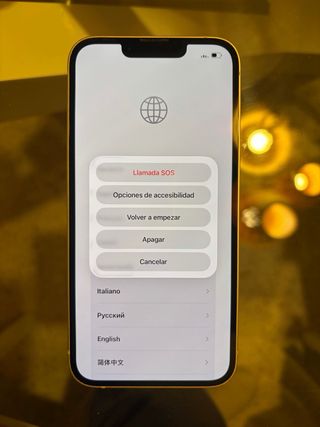 iPhone 13 128GB con funda transparente