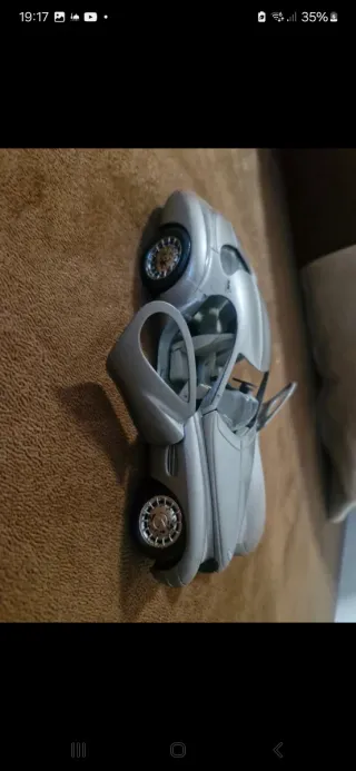 Coche de colección plateado