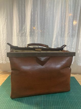 Maletín de cuero antiguo