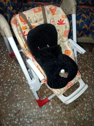 Trona de bebé, se puede poner a diferente altura