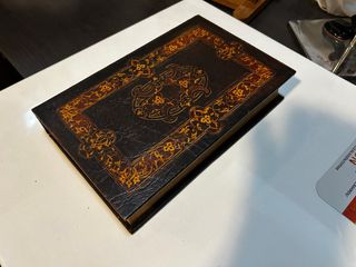 Caja Decorativa Libro Antiguo Marrón y Dorado