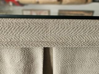 Mesa de madera maciza con cristal y enagua