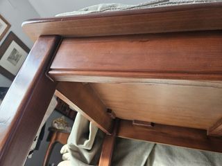 Mesa de madera maciza con cristal y enagua