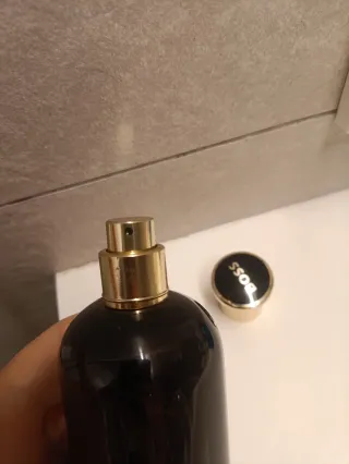 Frasco de perfume Boss vacío