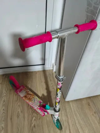 Patinete Barbie rosa