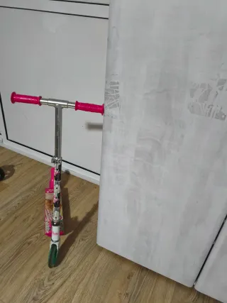 Patinete Barbie rosa