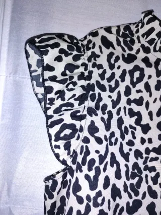 Blusa con estampado de leopardo