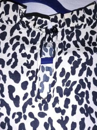 Blusa con estampado de leopardo