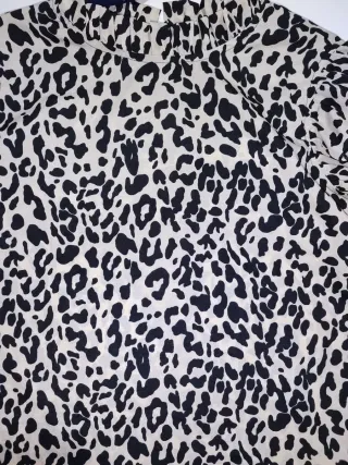 Blusa con estampado de leopardo