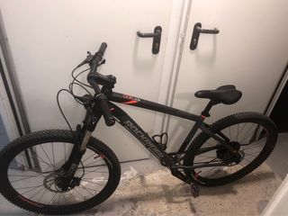 Bicicleta Rockrider Negra solo venta en persona.