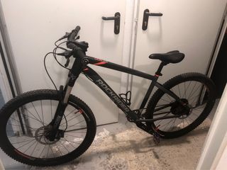 Bicicleta Rockrider Negra solo venta en persona.