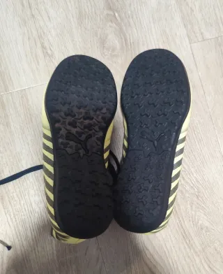 Botas de fútbol Puma amarillas