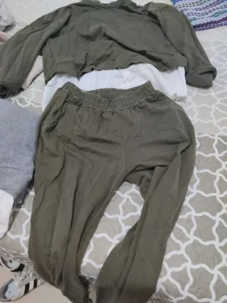 Conjunto chándal verde y blanco se me a quedado gr