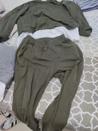 Conjunto chándal verde y blanco se me a quedado gr