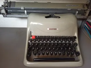 Máquina de escribir Hispano Olivetti Lexicon 80