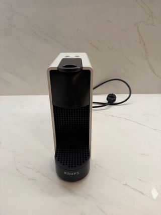 Cafetera Nespresso Krups Blanca. Sin apenas uso.