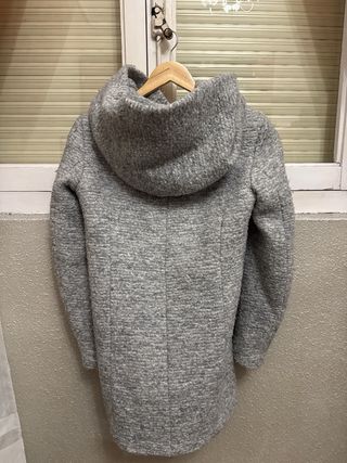 Abrigo largo Only gris con capucha