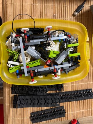 Set di pezzi Lego Technic RC Tracked Racer