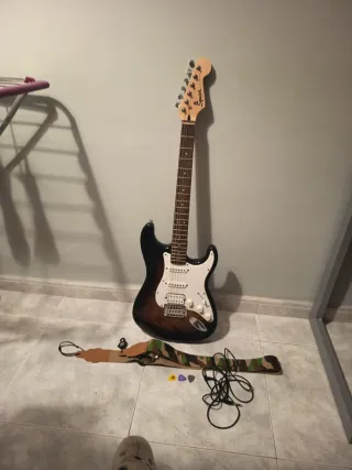 Guitarra Eléctrica Squier + Accesorios