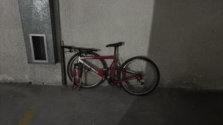 Bicicleta de montaña roja