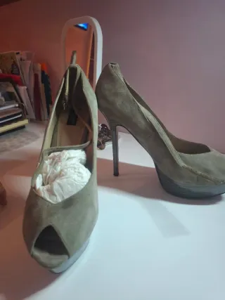 Zapatos tacón gris ante peep toe