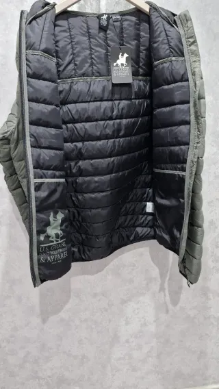 Chaqueta de Plumas Verde con Capucha