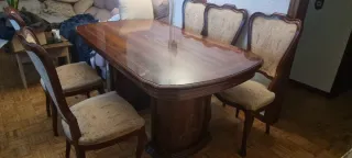 Mesa de salón y 5 sillas