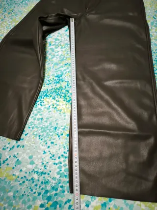 Pantalón efecto piel marrón