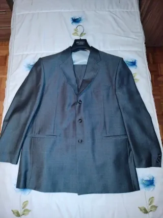 Traje gris elegante