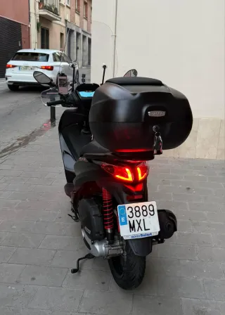 Piaggio Medley S125 Negra 2025. Muy equipada.