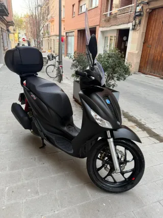 Piaggio Medley S125 Negra 2025. Muy equipada.