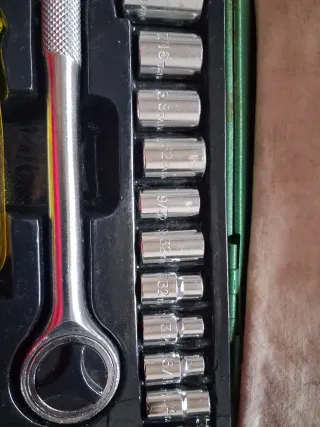 Juego de carraca y vasos SAE – 21 piezas – Maletín