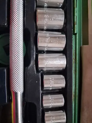 Juego de carraca y vasos SAE – 21 piezas – Maletín