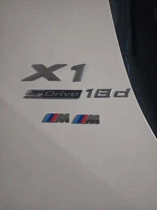 Emblemas BMW X1 sDrive 18d M