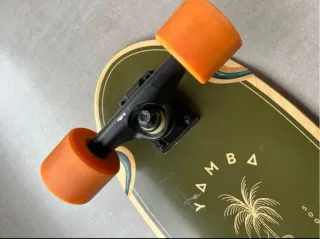 Monopatín con diseño muy poco usado