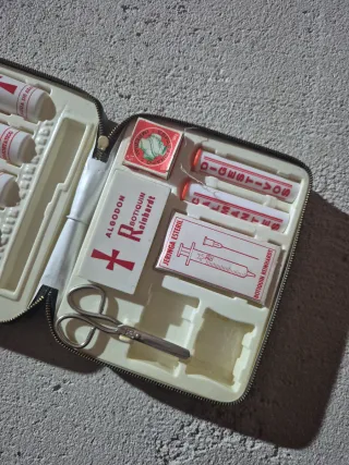 Botiquín Reinhart Antiguo