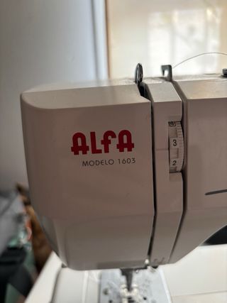 Máquina de coser Alfa Modelo 1403