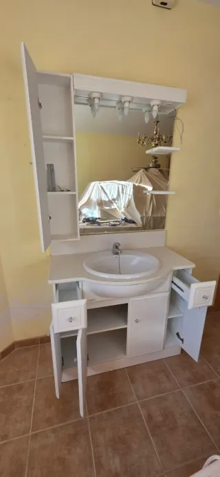 Mueble de baño blanco