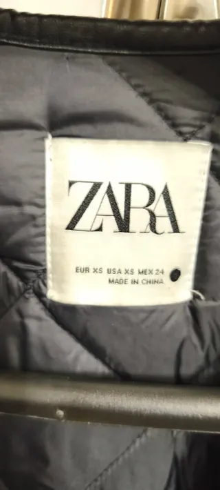 Abrigo guateado polipiel Zara negro