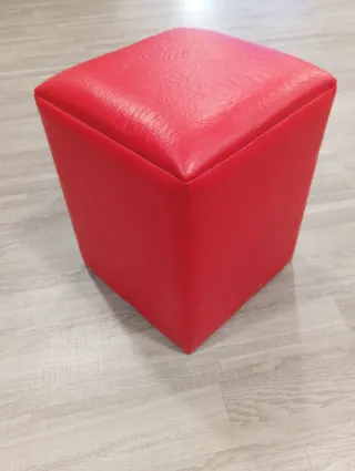 Pouf in pelle rossa 45x45 e 55 cm di altezza - Ne ho 4 uguali