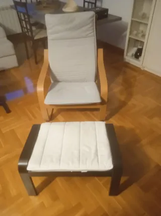 Sillón y reposapiés Ikea Poäng.
