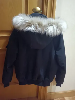 Abrigo Makenzie Negro con Capucha y Pelo