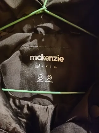 Abrigo Makenzie Negro con Capucha y Pelo