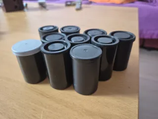 16 botes de carretes fotos vacíos